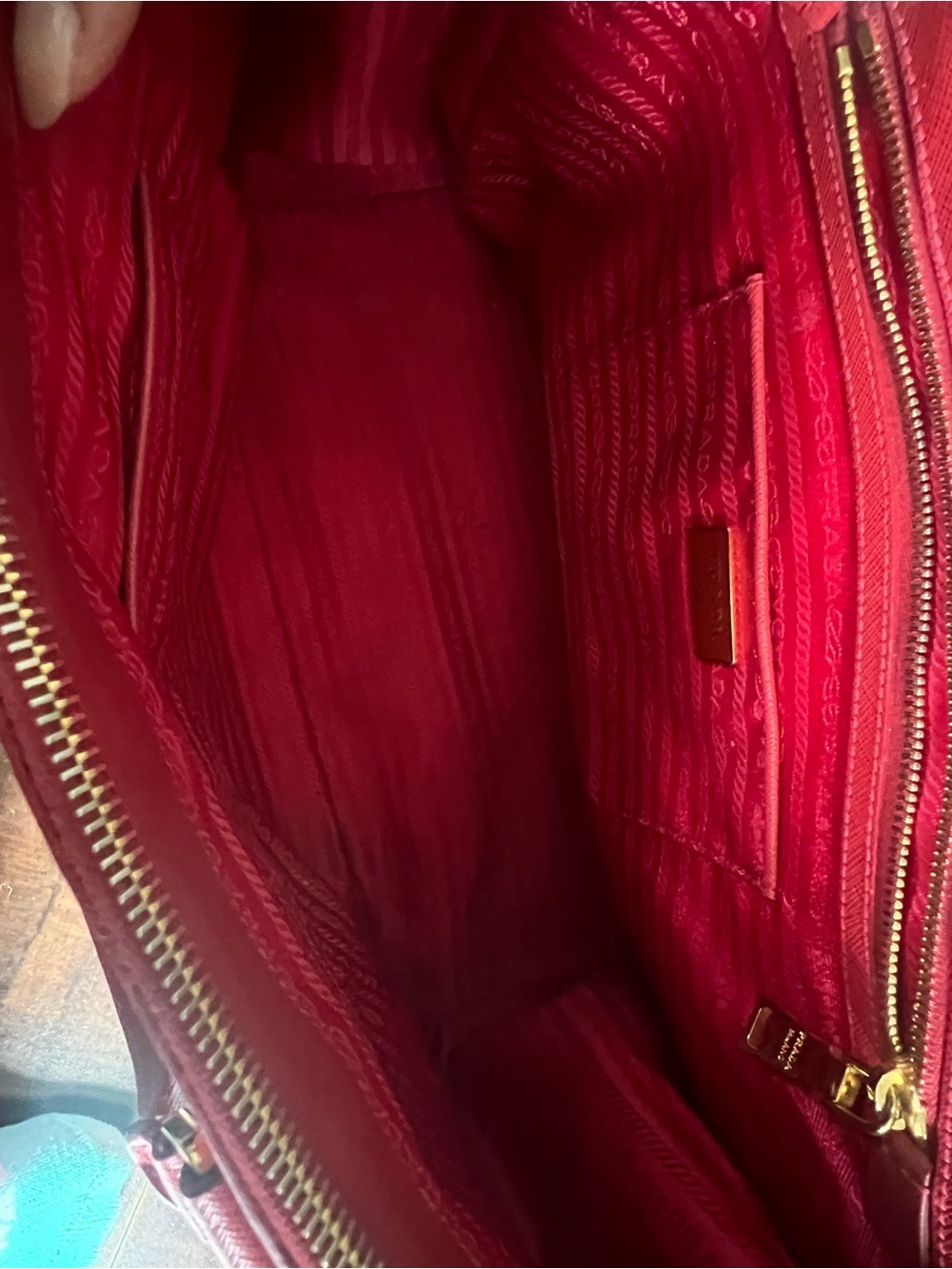 👜 Prada Saffiano Lux Galleria Double-Zip Tote – Vibrant Red - Picture 14 of 17